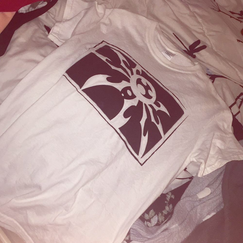 White tee